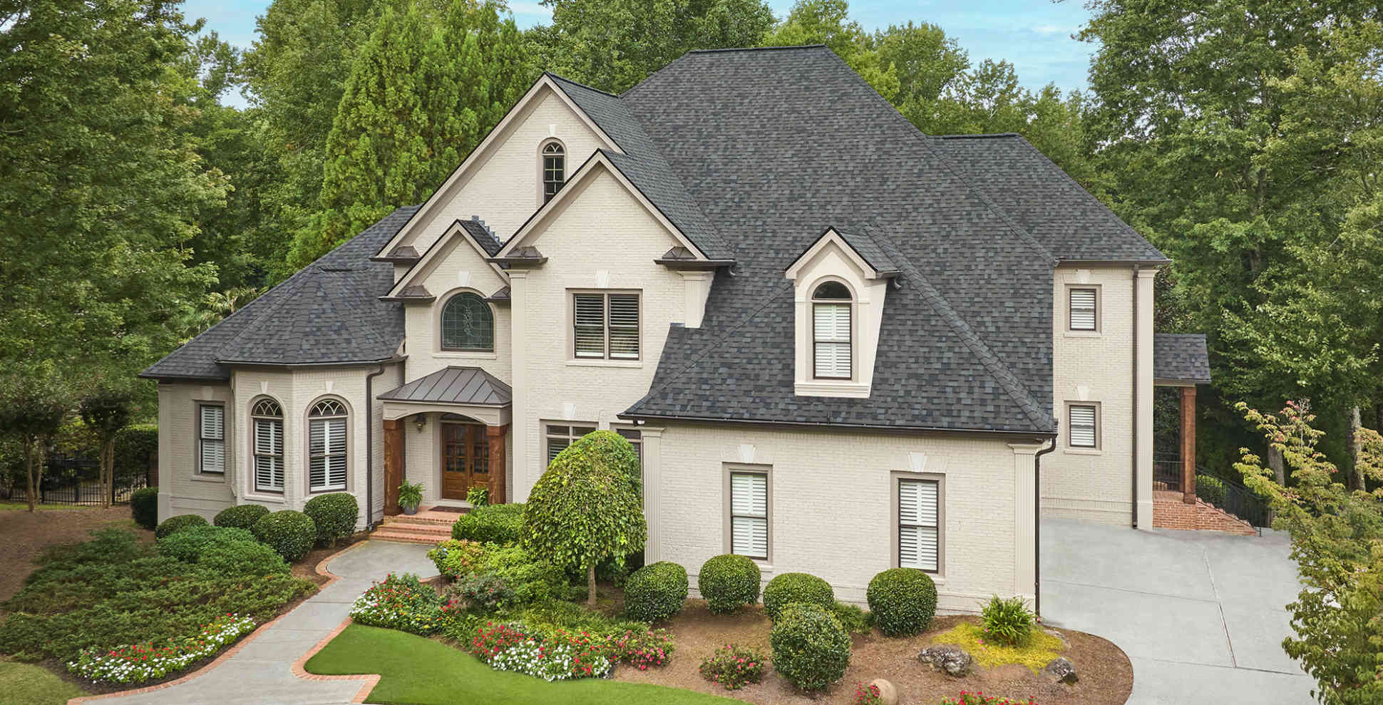Williamsburg Gray Shingle Color of the Year House